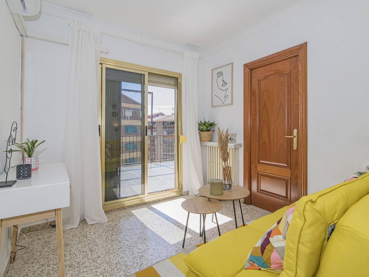 Apartamento entero, Retiro Acogedor en Granada: Apartamento de 2 Habitaciones con Terraza in Beiro, Granada