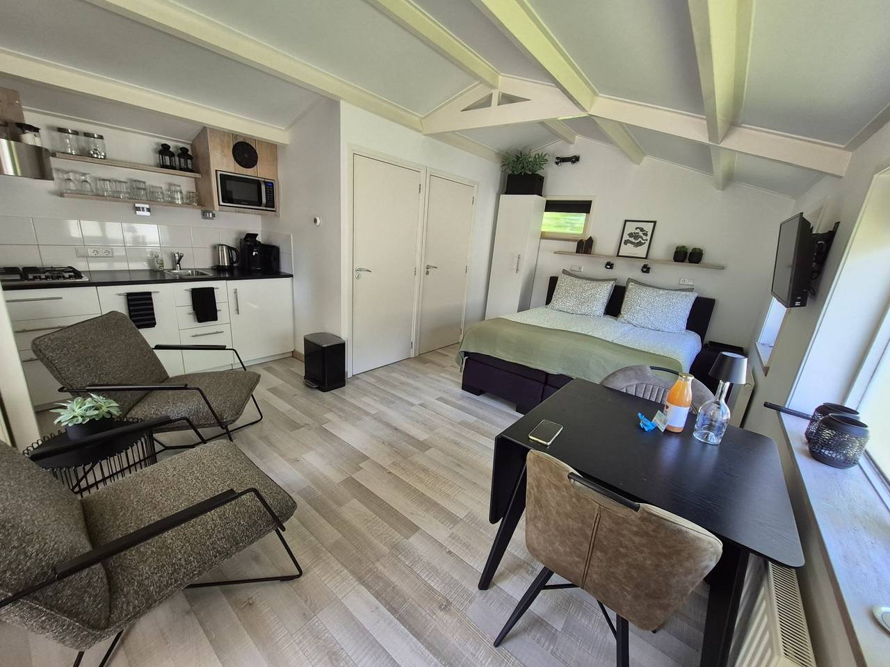 Gehele studio, Mooie en stijlvol ingerichte 2-persoons studio in Zoutelande in Zoutelande, Walcheren
