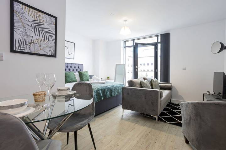 Apartment for 2 people, with balcony/terrace, child-friendly in Salford