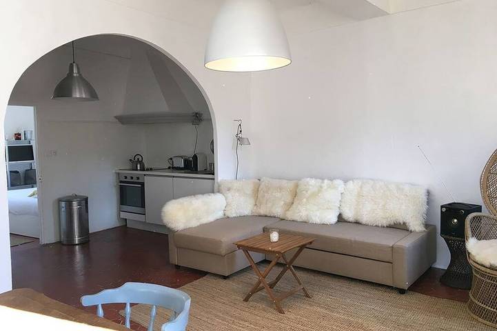 Gîte pour 6 personnes, avec jacuzzi et balcon, animaux acceptés dans Theatre Galli Sanary Sur Mer