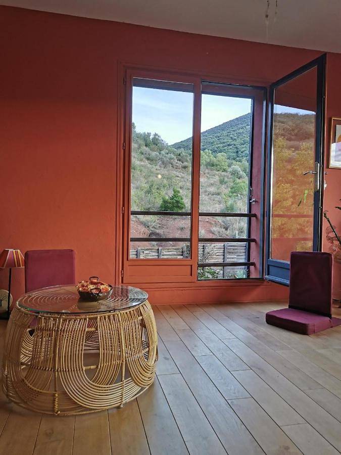 Maison de campagne pour 4 personnes, avec vue et terrasse à Salasc - 3