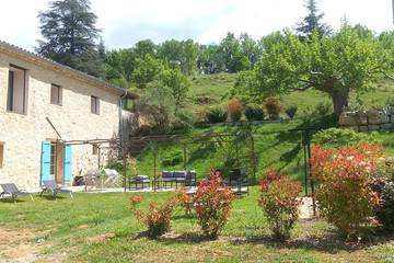 Gîte pour 4 personnes, avec jardin et piscine, animaux acceptés à Sisteron