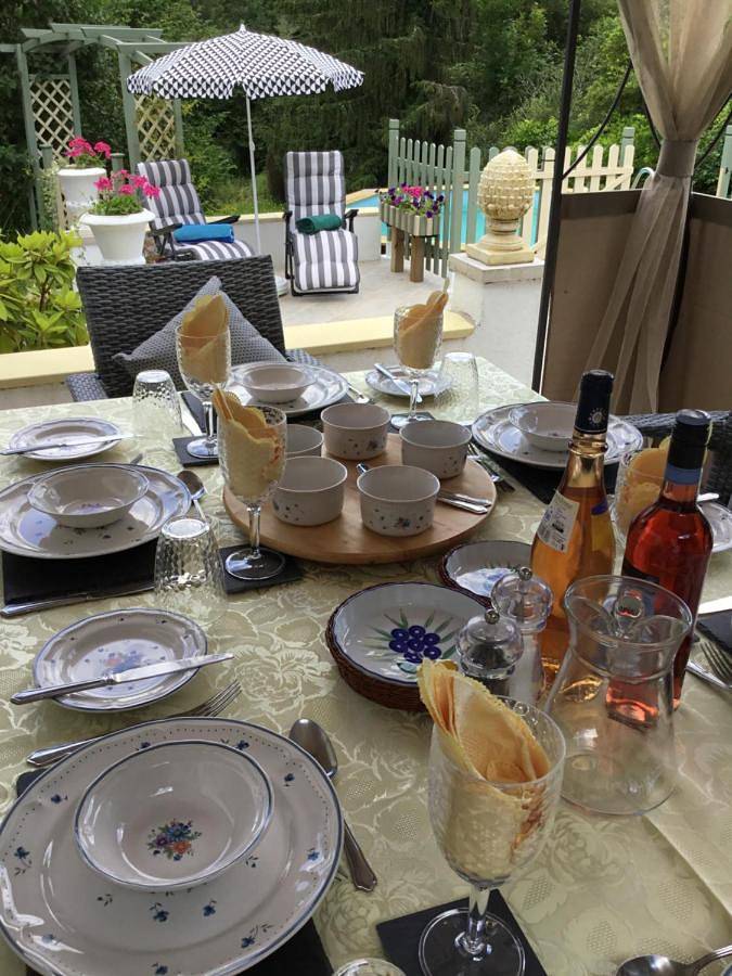 Gîte pour 2 personnes, avec jardin ainsi que vue et piscine à Magnac-Laval - 3