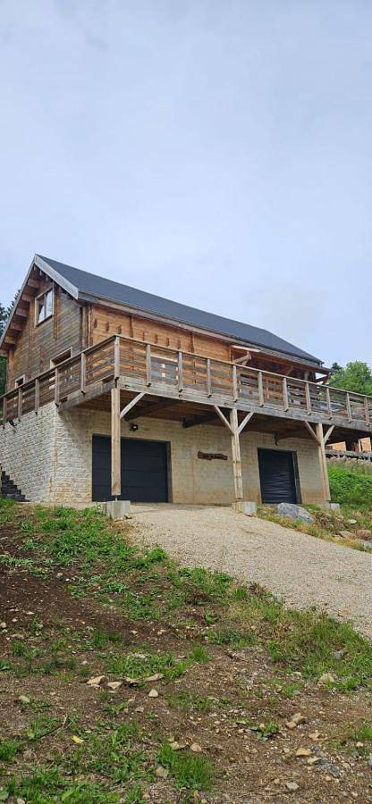 Gîte pour 10 personnes, avec Balcon et Terrasse ainsi que Jardin et Vue à Picherande - 2