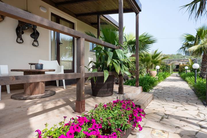 Maison de vacances avec Wi-Fi, climatisation, jardin et bain à remous. in Piedimonte Etneo, Etna