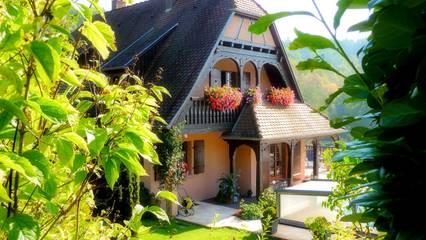 Gîte pour 4 personnes, avec terrasse ainsi que piscine et jardin dans Grand Est