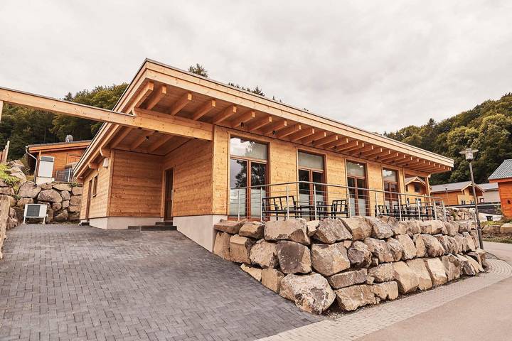 Ferienhaus für 2 Personen, mit Whirlpool und Terrasse sowie Sauna und Ausblick in Mendig