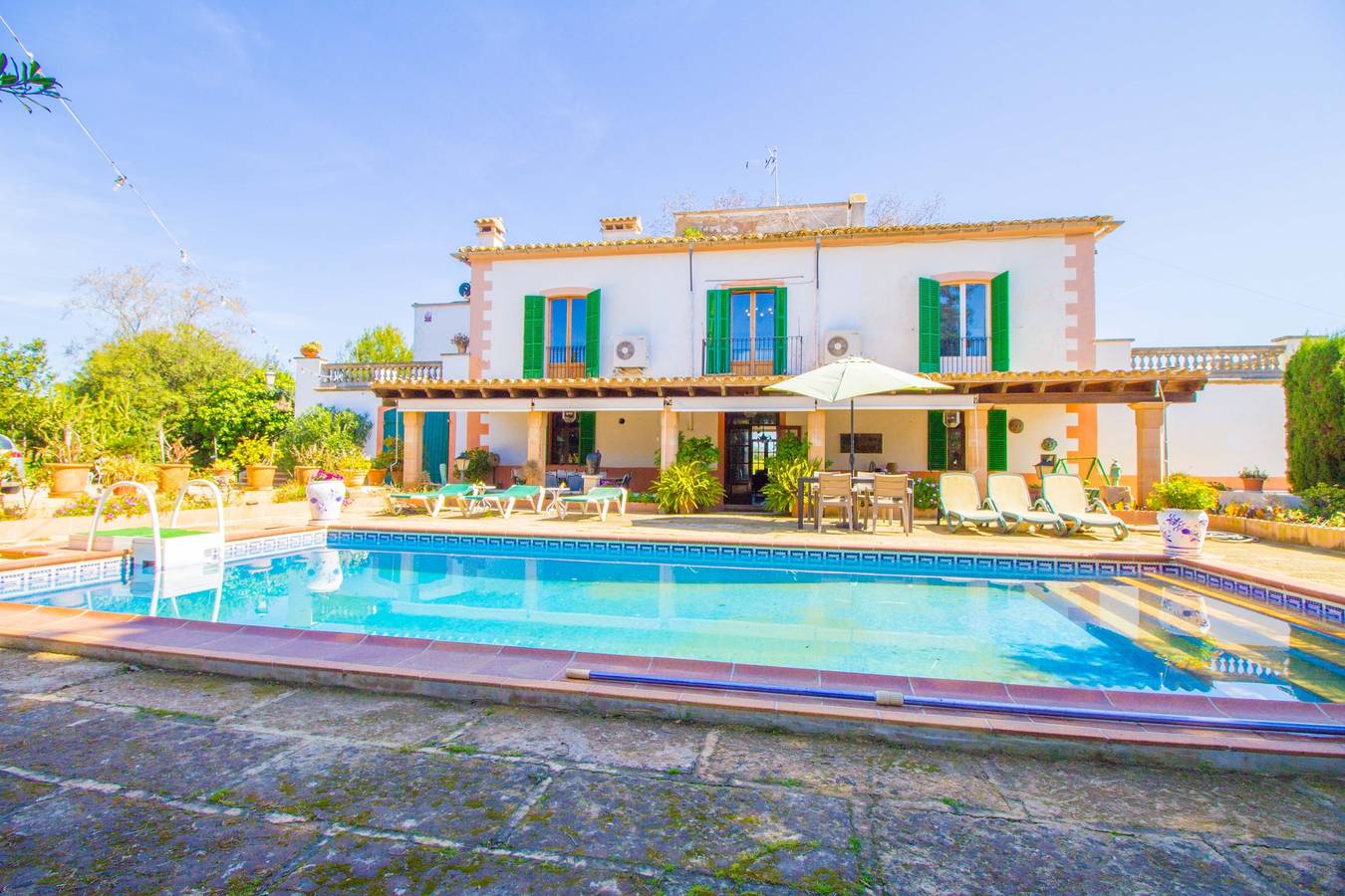 Geheel vakantieappartement, Vakantieappartement voor 10 personen met terras in Son Ferriol, Palma de Mallorca