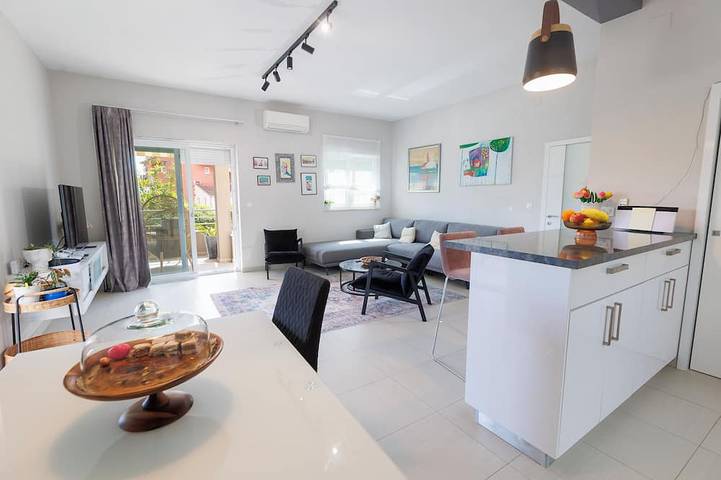 Fantástica casa en excelente zona in Podstrana, Condado de Split-Dalmacia