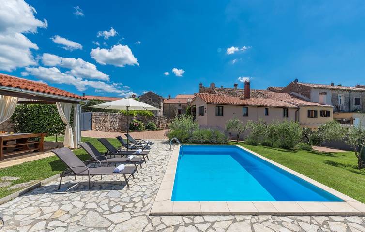 Villa pour 5 personnes, avec Balcon/Terrasse et Piscine à Barban