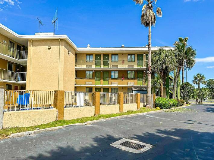 Entire apartment, King Bed Accessible|Oyo Hotel Mobile in Mobile (AL), Mobile Bay