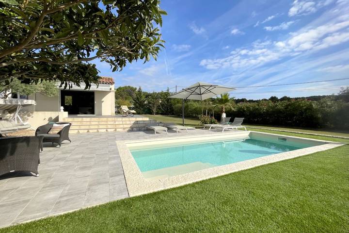 Location de vacances pour 7 personnes, avec piscine ainsi que jardin et terrasse à Lambesc - 4