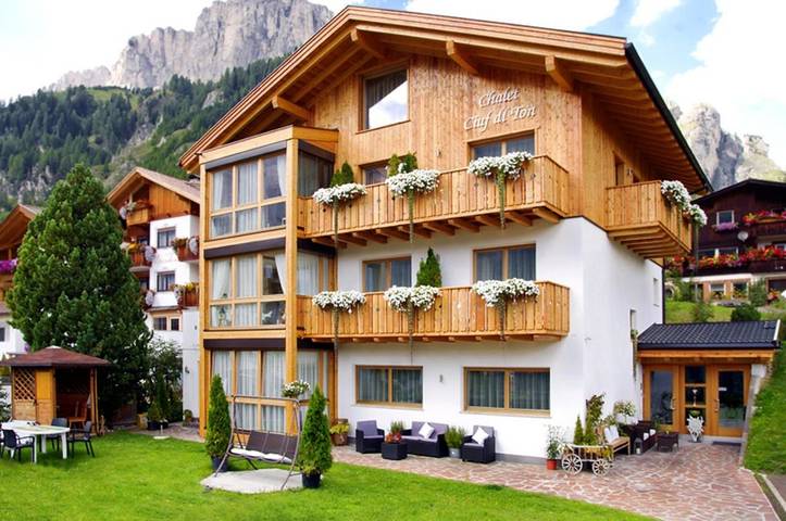 Vakantiewoning voor 4 personen, with Terras and Tuin as well as Uitzicht in Colfosco
