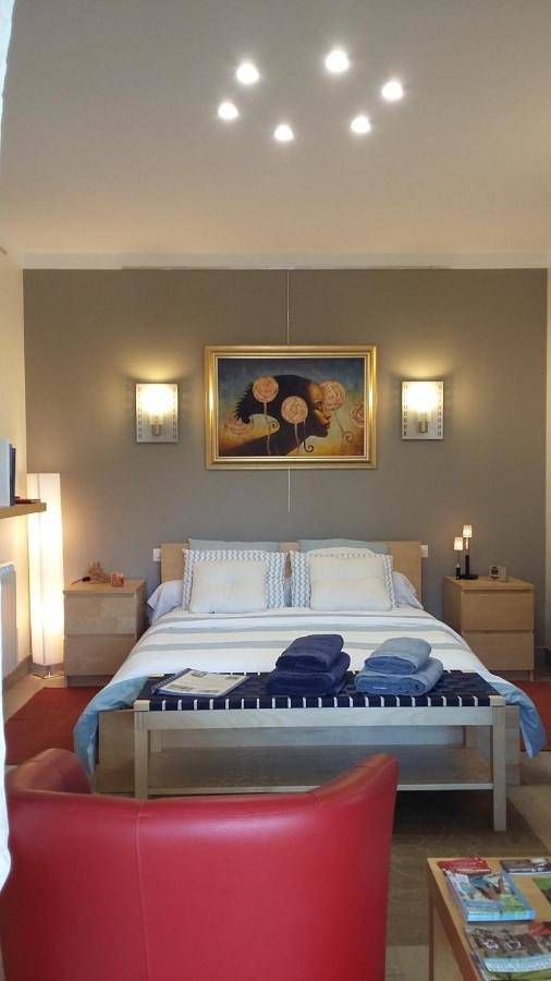 Location de vacances pour 3 personnes, avec piscine ainsi que vue et jardin à Parthenay - 3