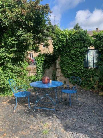 Gîte pour 3 personnes, avec terrasse et vue, animaux acceptés à Loguivy-Plougras