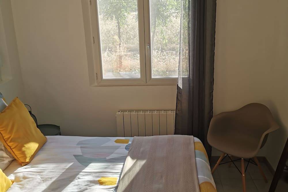 Entire apartment, Charming studio in Provence in Le Luc, Draguignan region