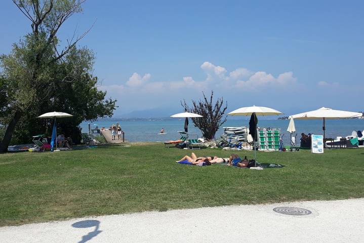 Ganze Wohnung, Ferienwohnung für 2 Personen mit Garten in Colombare, Sirmione