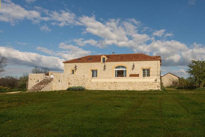 Location de vacances pour 2 personnes, avec piscine et jardin à Mauroux - 3