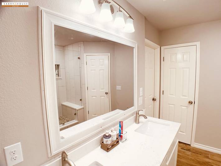 Vacation rental for 14 people, with yard, with pets in Round Rock