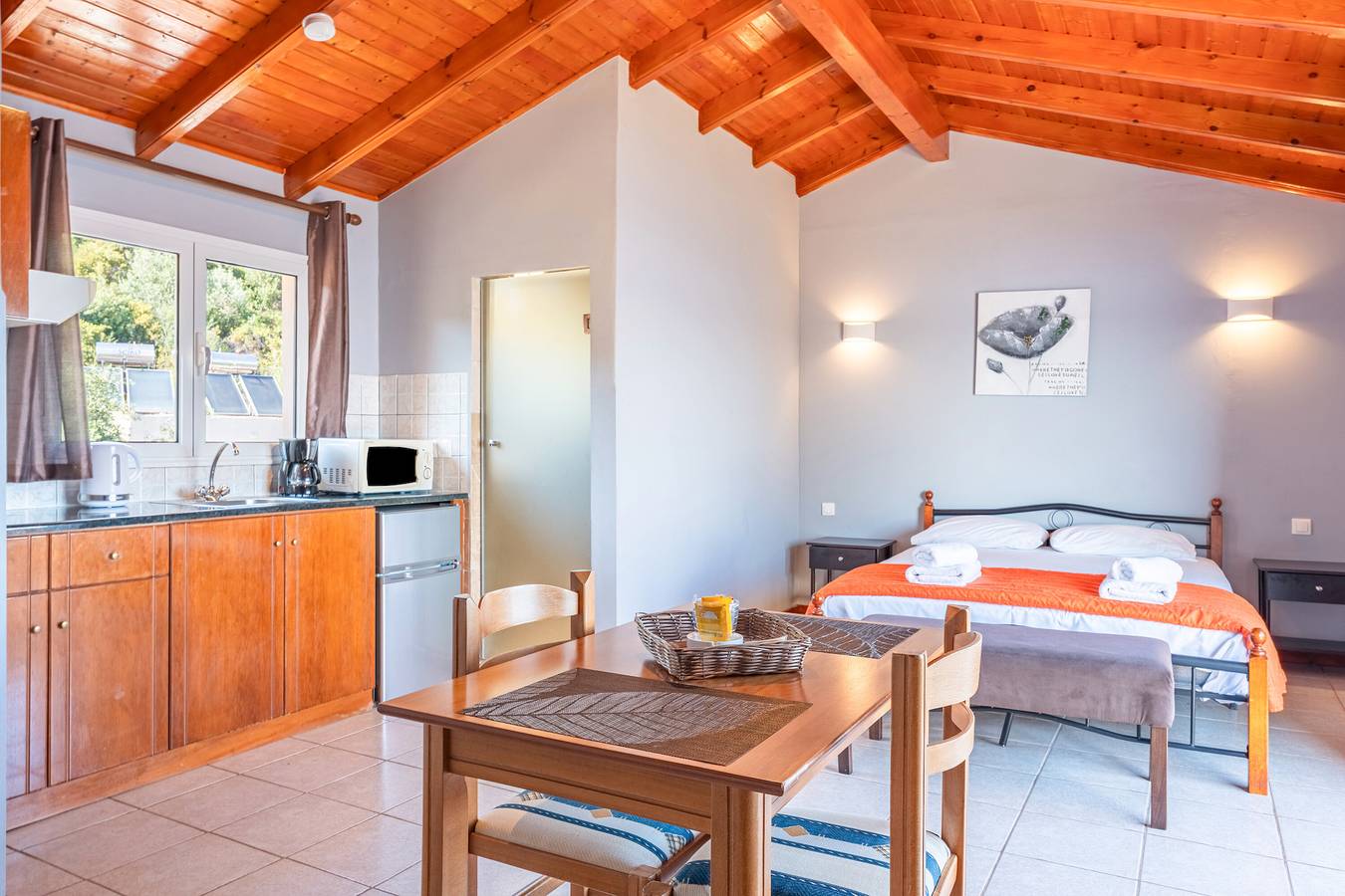 Ferienwohnung 'Stefanosplace Super Studio' mit Meerblick, Wi-Fi und Klimaanlage in Mparmpati, Korfu