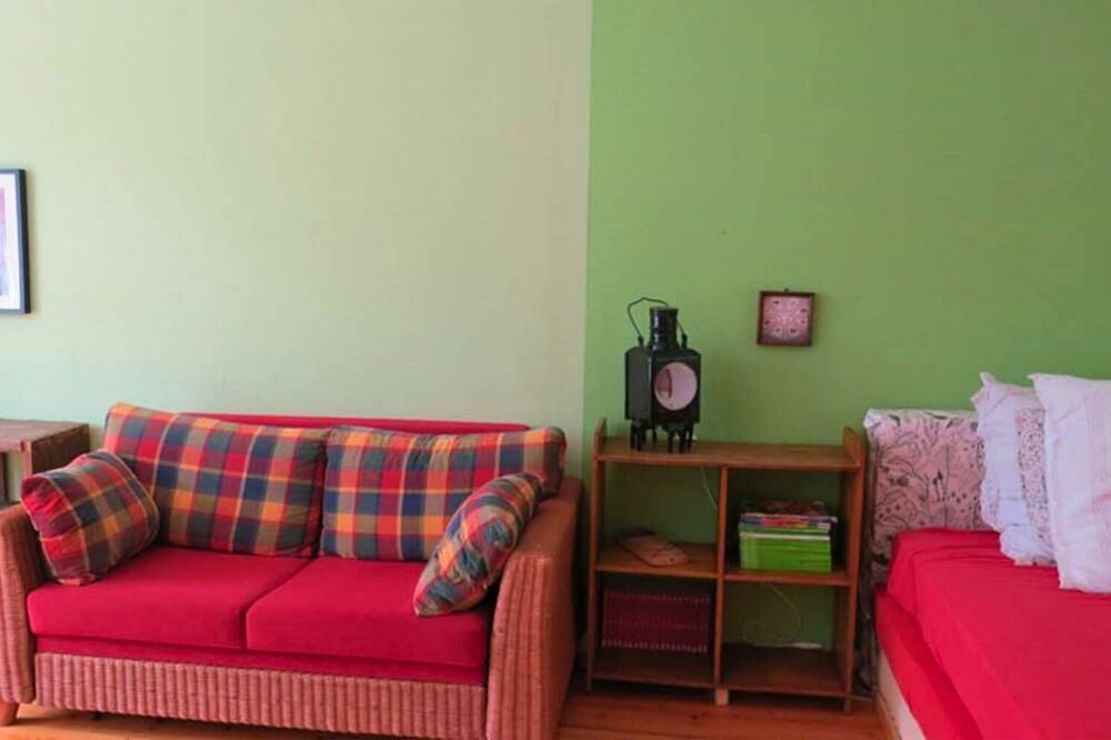 Villa am See nahe Berlin - Gratis-Kanu, Kamin, Wintergarten. Direkt am See! in Biesenthal, Naturpark Barnim