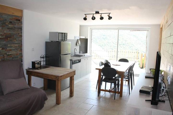 Gîte pour 4 personnes, avec vue et terrasse à Pied-de-Borne - 4