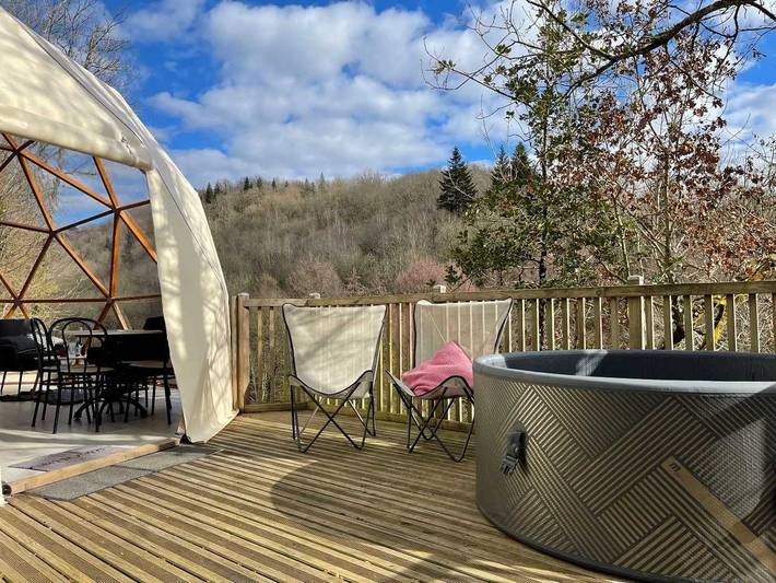 Camping für 4 Personen, mit Whirlpool in Cantal