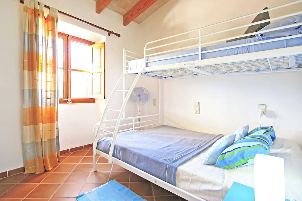 Ses Tanquetes: private swimming pool, internet, garden, barbecue and terrace. in Sineu, Majorca Center