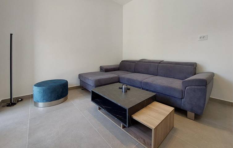 Ganze Ferienwohnung, Apartment mit Meerblick und Terrasse in der Nähe des Stadtzentrums von Plomin in Plomin, Ostküste Istrien