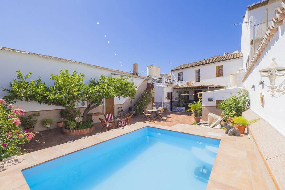 Cubo's Noches de Luna Family Casabermeja House / 10 pax / piscina privada / aire acondicionado / wifi gratis in Casabermeja, Provincia de Málaga