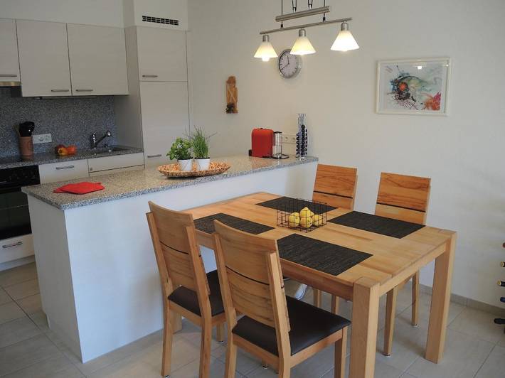 Appartement entier, Appartement de vacances pour 4 personnes avec piscine in Ascona, Alpes tessinoises