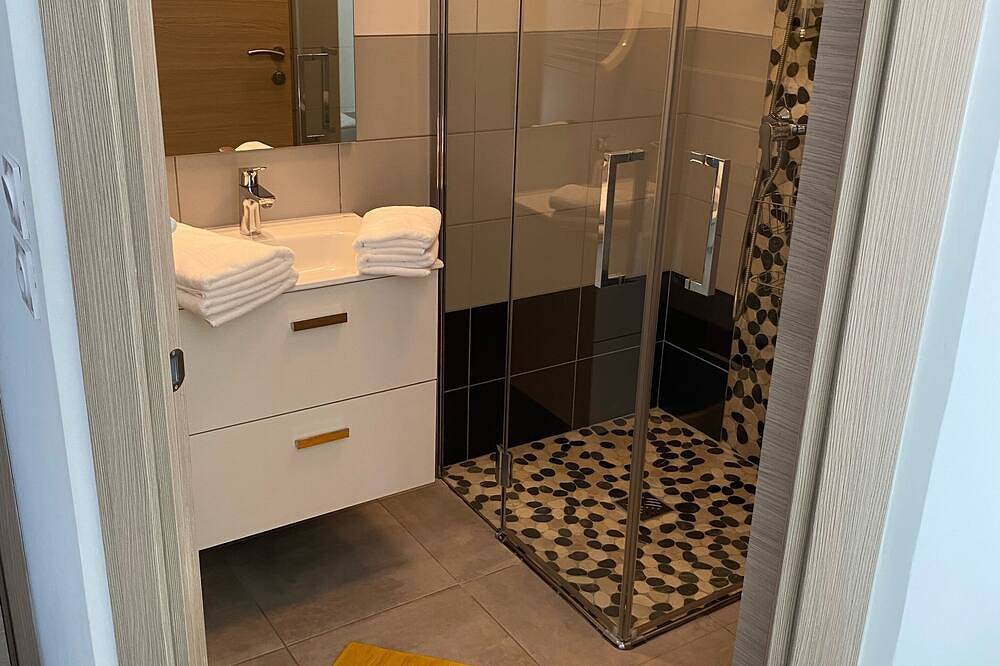 Appartement entier, T3 neuf, contemporain, climatisé, Wifi, Golfe Saint-Florent - Cap Corse, 1mn mer in Farinole, Région de Calvi