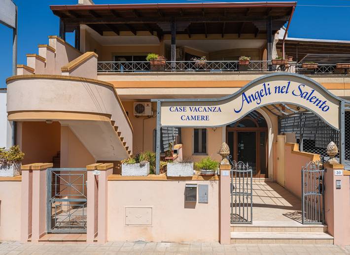 Entire apartment, 'Angeli Nel Salento - Room 7' with Private Terrace, Wi-Fi, and Air Conditioning in Cocumola, Minervino di Lecce