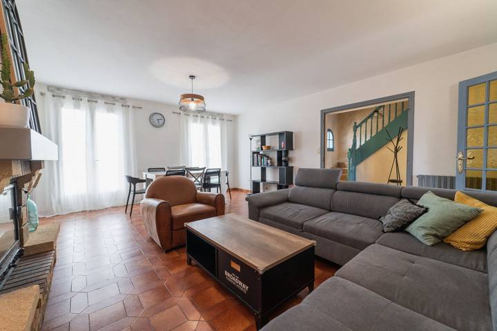 Gîte pour 10 personnes, avec piscine ainsi que terrasse et jardin à Vienne (France) - 4