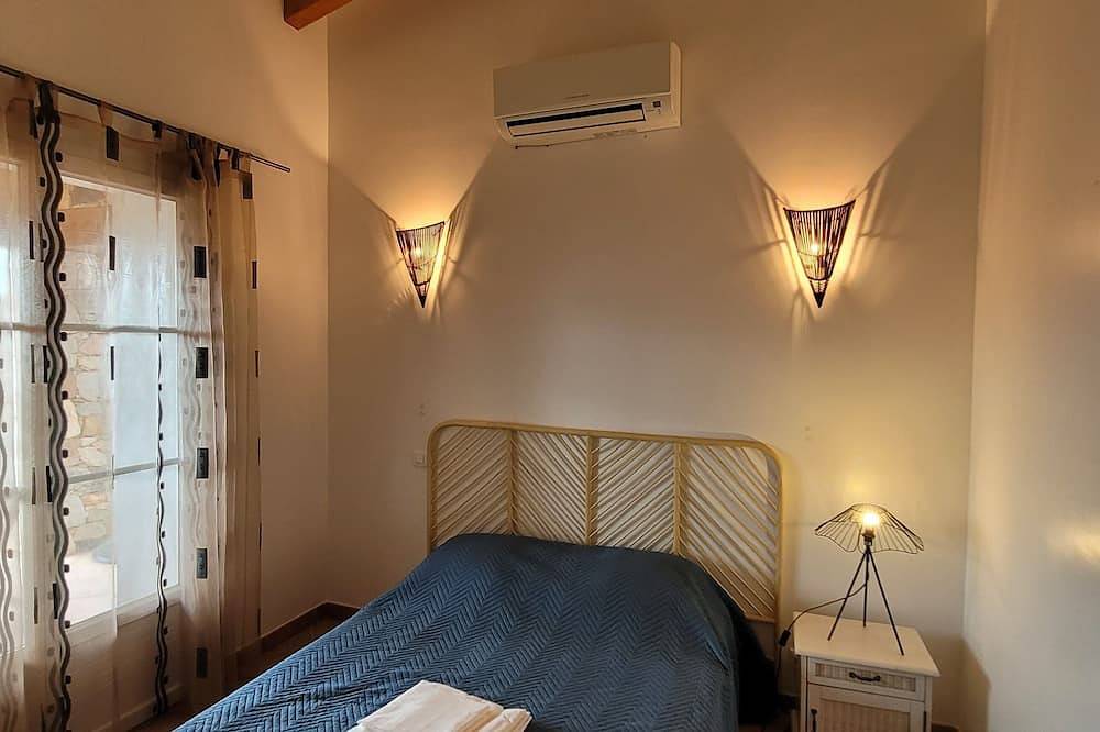 Casolare in pietra a secco con idromassaggio all'aperto, garantisce tranquillità in Granace, Sartène e dintorni