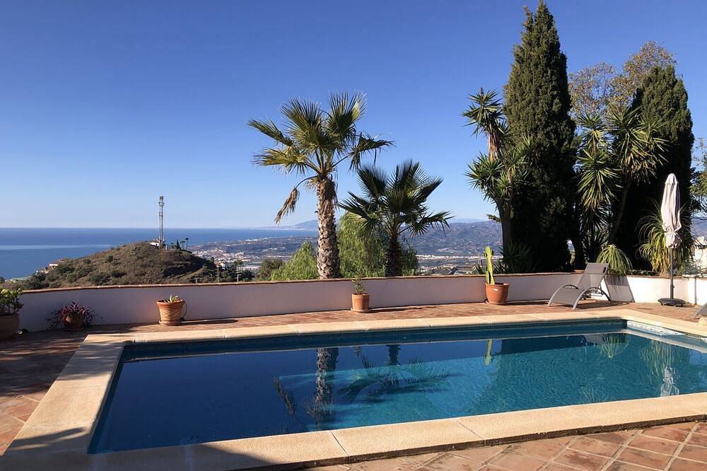 Casa Vista al Mar  mit atemberaubenden Blick auf Mittelmeer und Berge in Sayalonga, Cordillera Penibética
