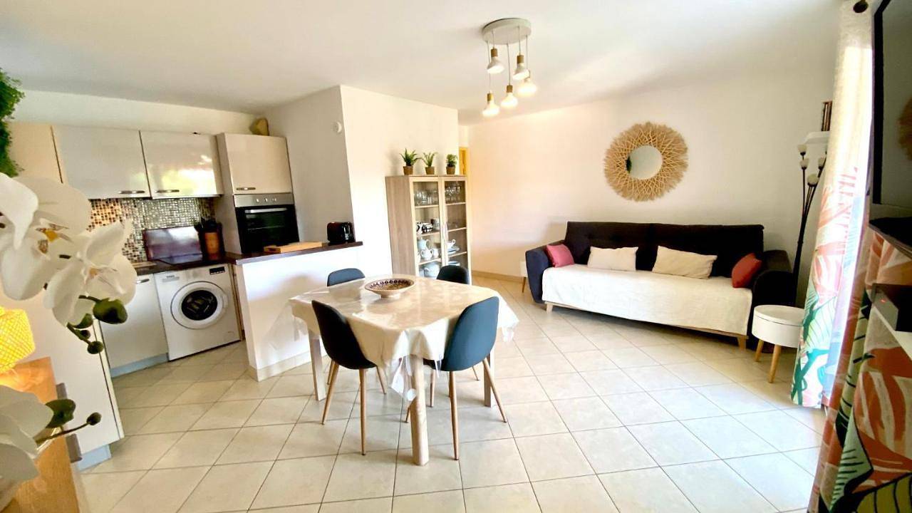 Appartement entier, Apartment with Sea View in Agay, Saint-Raphaël