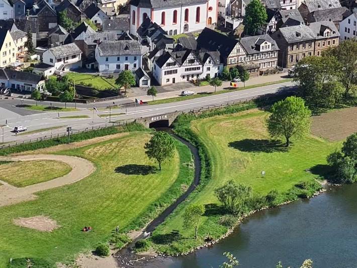 Ferienhaus für 10 Personen, mit Terrasse an der Burg Eltz