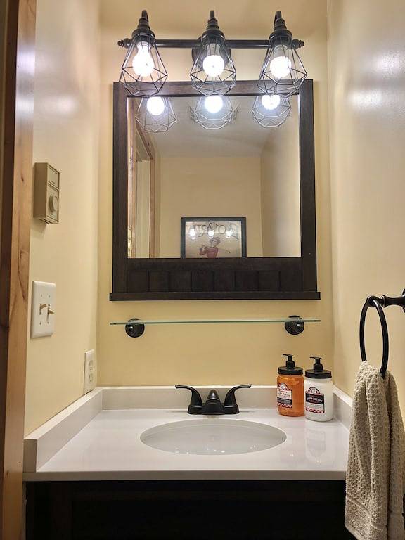 Ganze Wohnung, Erstaunliche 3 Schlafzimmer, praktisch auf den Pisten Neu mit brandneuen Küche renoviert in Hidden Valley, Pennsylvania