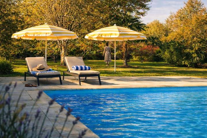 Gîte pour 6 personnes, avec terrasse ainsi que jacuzzi et piscine à Saint-Estèphe (Dordogne)