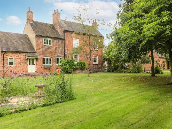 Cottage for 10 people, with garden in Derbyshire