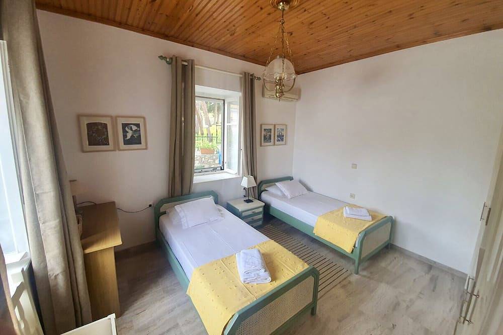 Fully Renovated Christiana’s Traditional Villa in Hydra