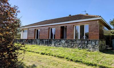 Location de vacances pour 6 personnes, avec jardin, animaux acceptés à Bonnac-la-Côte