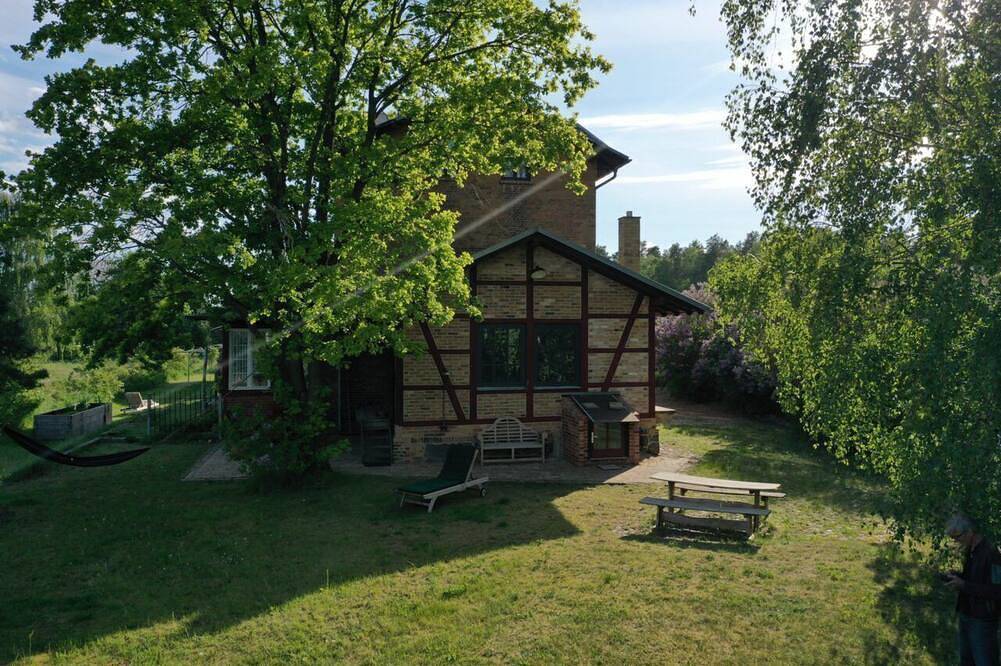 Ganze Wohnung, Romantisches Studio am Waldesrand mitgartensauna in Schwarz, Mecklenburgische Seenplatte