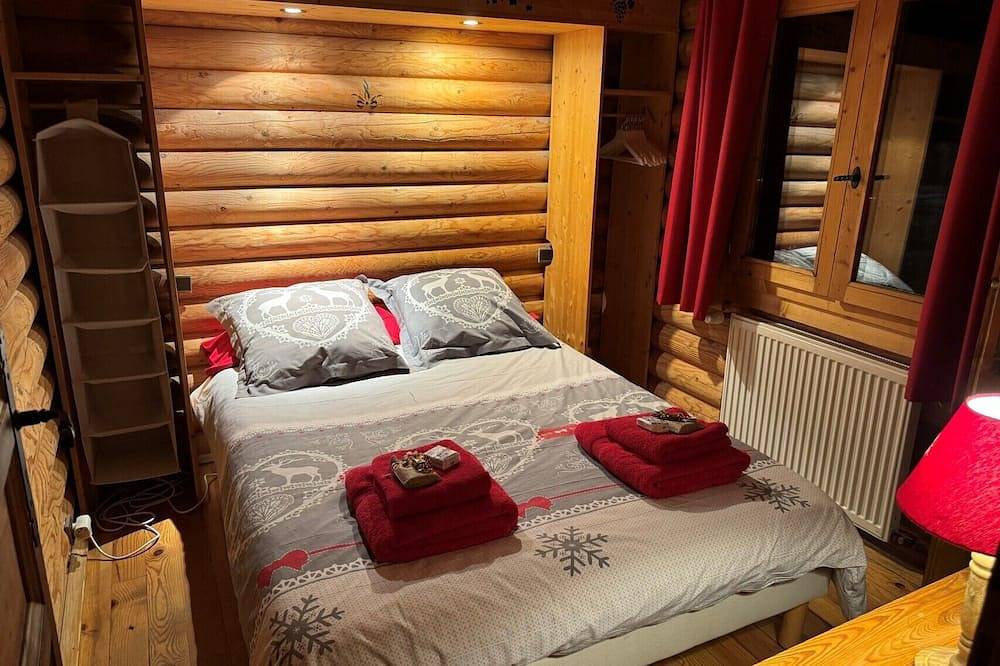 Cosy traditional self-catered 7 bedroom log cabin chalet in Courchevel La Tania. in La Tania, La Perrière