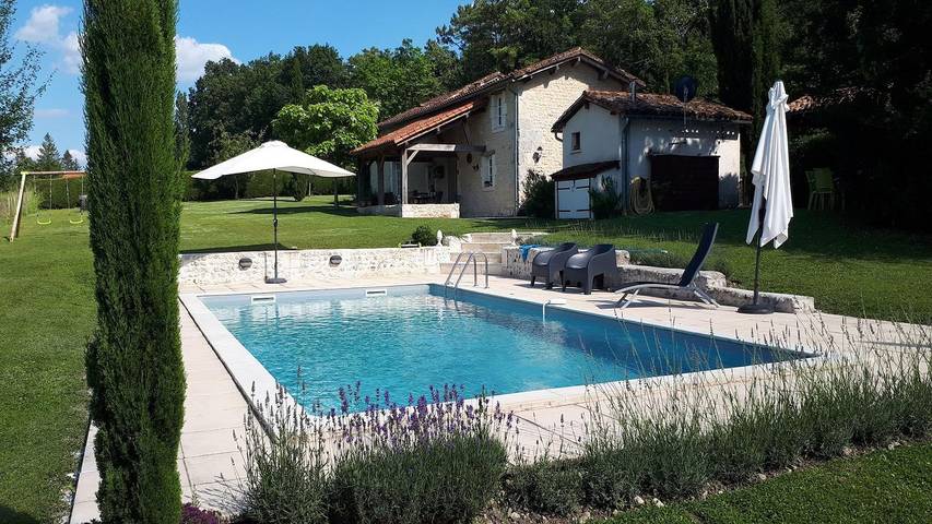 Location de vacances pour 7 personnes, avec jardin et piscine à Verteillac - 2