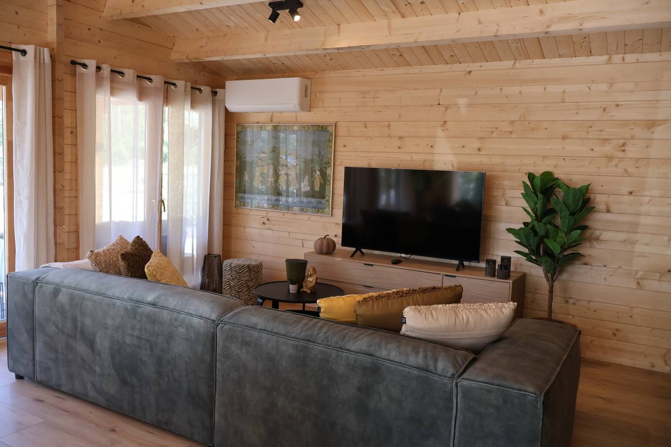 Luxuriöses Waldhäuschen für 4 Personen mit privatem Wellnessbereich in Meijel in Nationalpark De Groote Peel