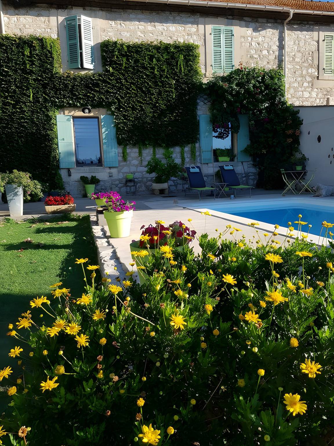Bed & Breakfast 'Aux Portes Des Alpilles' mit Gemeinschaftspool, Wlan und Klimaanlage in Saint-Martin-de-Crau, Mittelmeerküste (Frankreich)