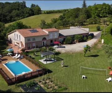 Gîte pour 5 personnes, avec sauna et piscine ainsi que jardin et jacuzzi à Latrape