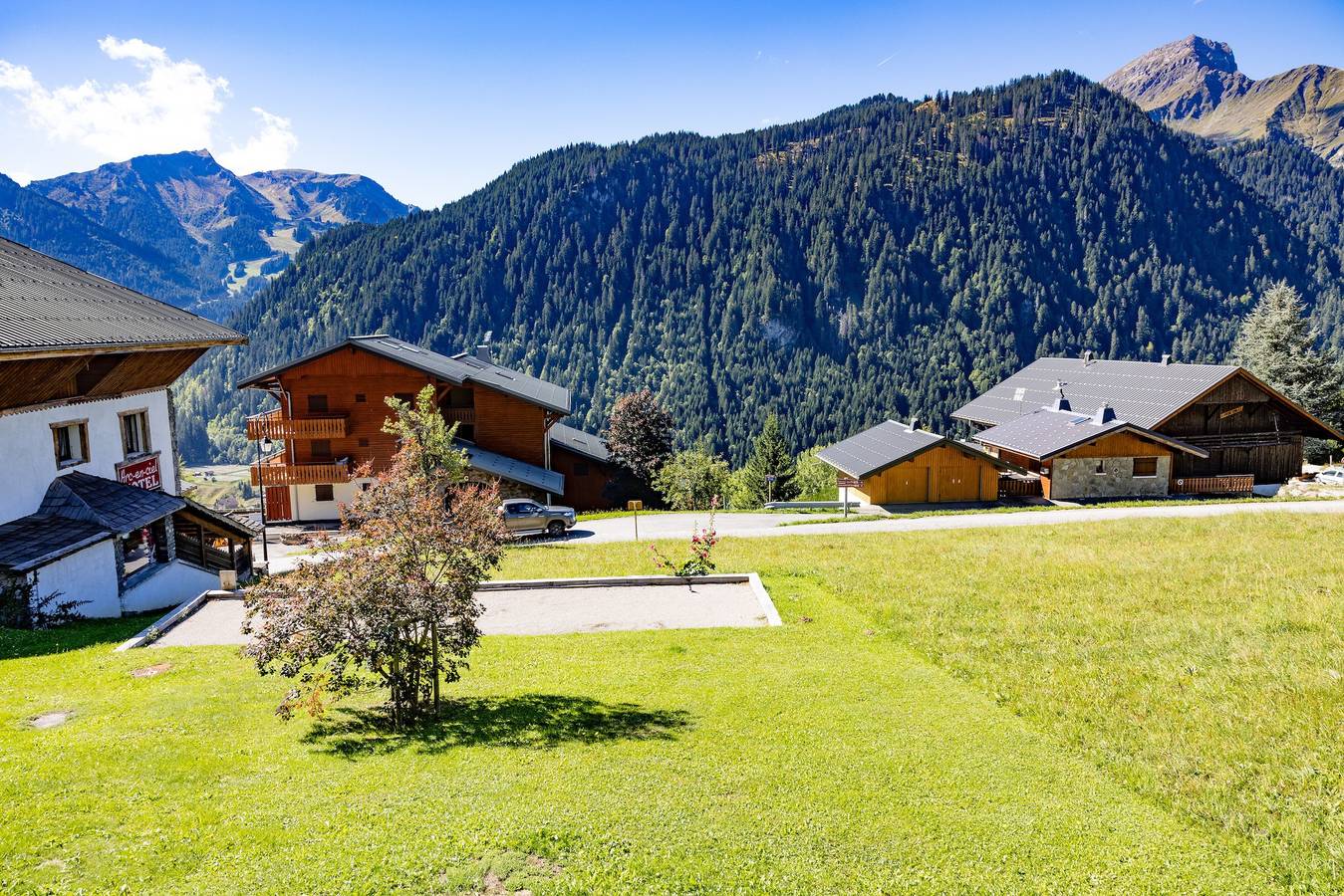 Appartement entier, Appartement 'La Rose des Vents N 1' avec vue sur les montagnes, balcon et Wi-Fi in Chatel, Les Portes du Soleil